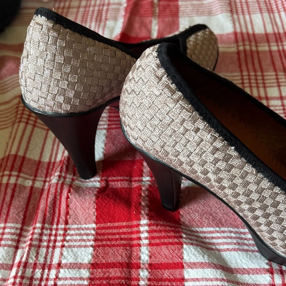 NWOT bernie mev. W Beige/blush & Black Woven Heels SZ 37 EU SZ 6 US - Picture 6 of 7